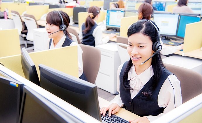 コミュニケーターは「美髪アドバイザー検定」という独自の社内試験を受け、正しいヘアケア知識やラサーナ商品の基礎知識を身につけています。