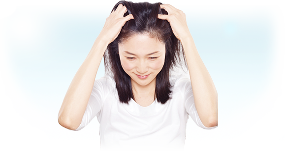 薄毛の原因を根本から改善するには、カラーやパーマによる髪と頭皮への負担はもちろん、ダイエット・妊娠・出産などによるホルモンバランスの崩れなど、「ヘアサイクルの乱れの原因」となる女性特有のお悩みに着目した薬用育毛剤を使うことが大切です。